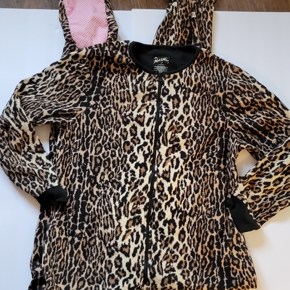 Nick & Nora Cheetah Footie Onsie SMALL - Picture 2 of 5